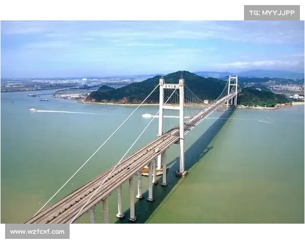 今年第二批道路开始集中养护修缮,参与过港珠澳大桥建设的新款压路机来“加盟” 今年第二批道路开始集中养护修缮,参与过港珠澳大桥建设的新款压路机来“加盟”